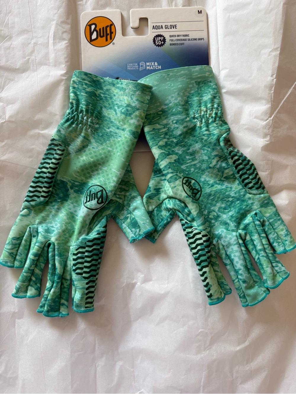 NWT Buff Aqua gloves size M